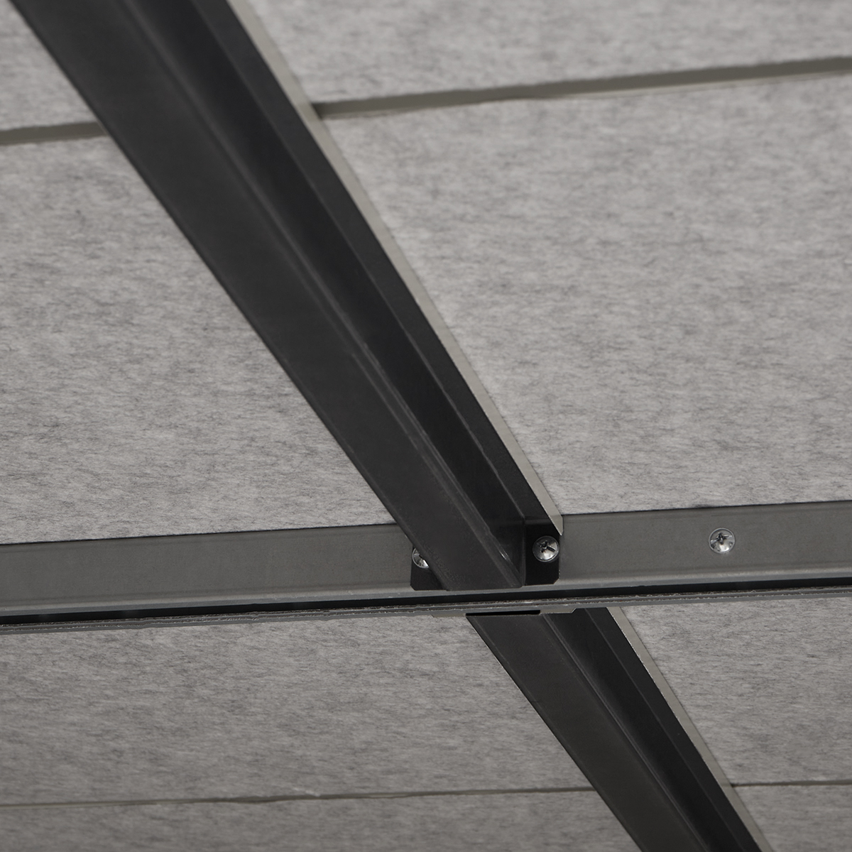 Reinforced internal steel frame structure – durable outdoor storage unit