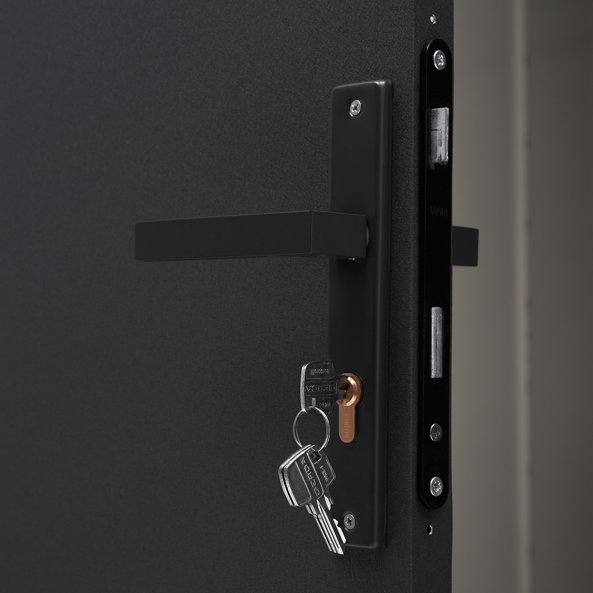 Robust metal door handle with key lock detail